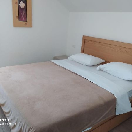 קדמת צבי Villa Luaran gambar