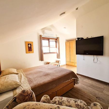 קדמת צבי Villa Luaran gambar