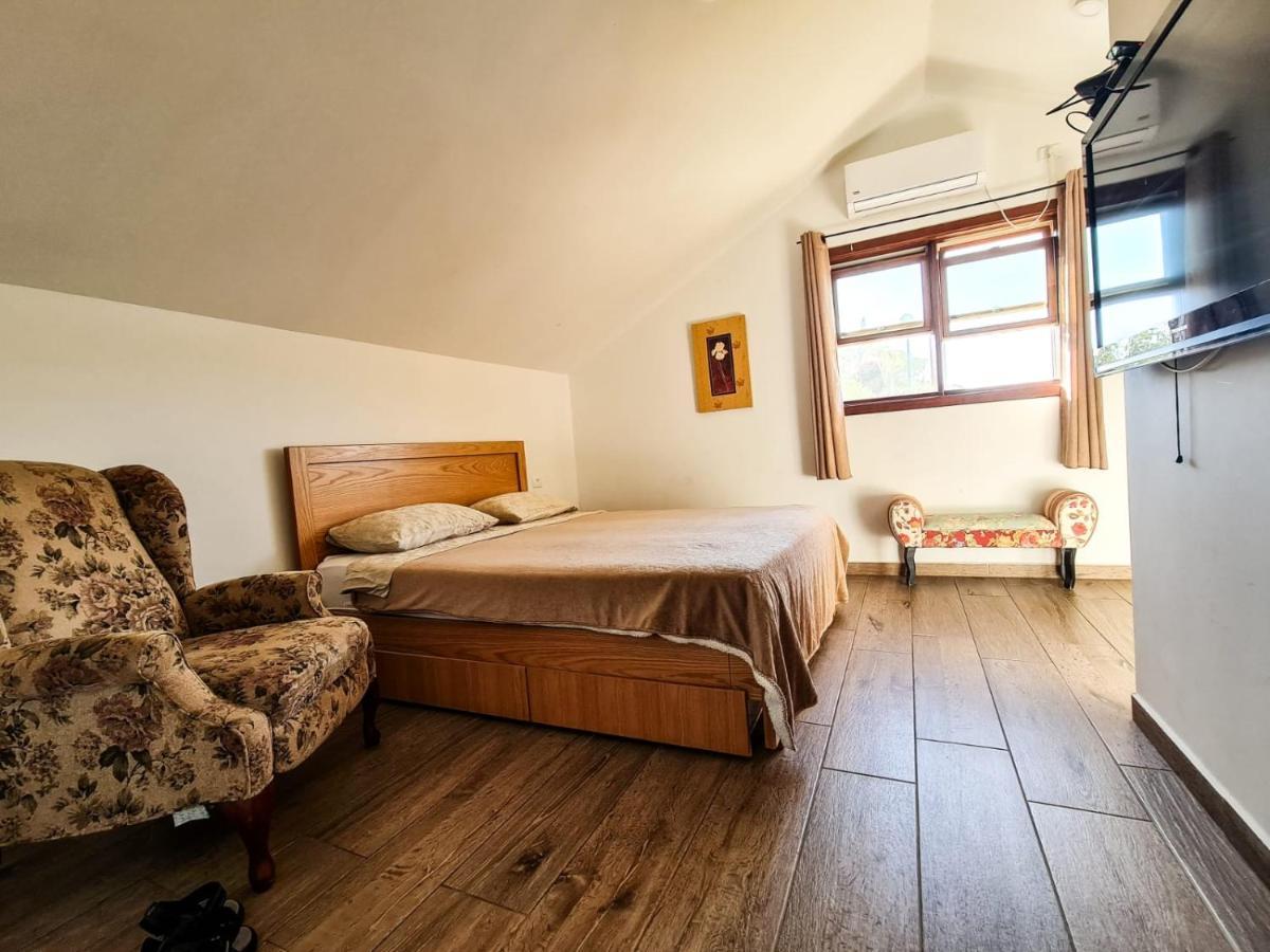 קדמת צבי Villa Luaran gambar